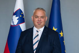 Damijan Jaklin je državni sekretar pri ministru za infrastrukturo Jerneju Vrtovcu in osumljen v podkupovalni aferi.